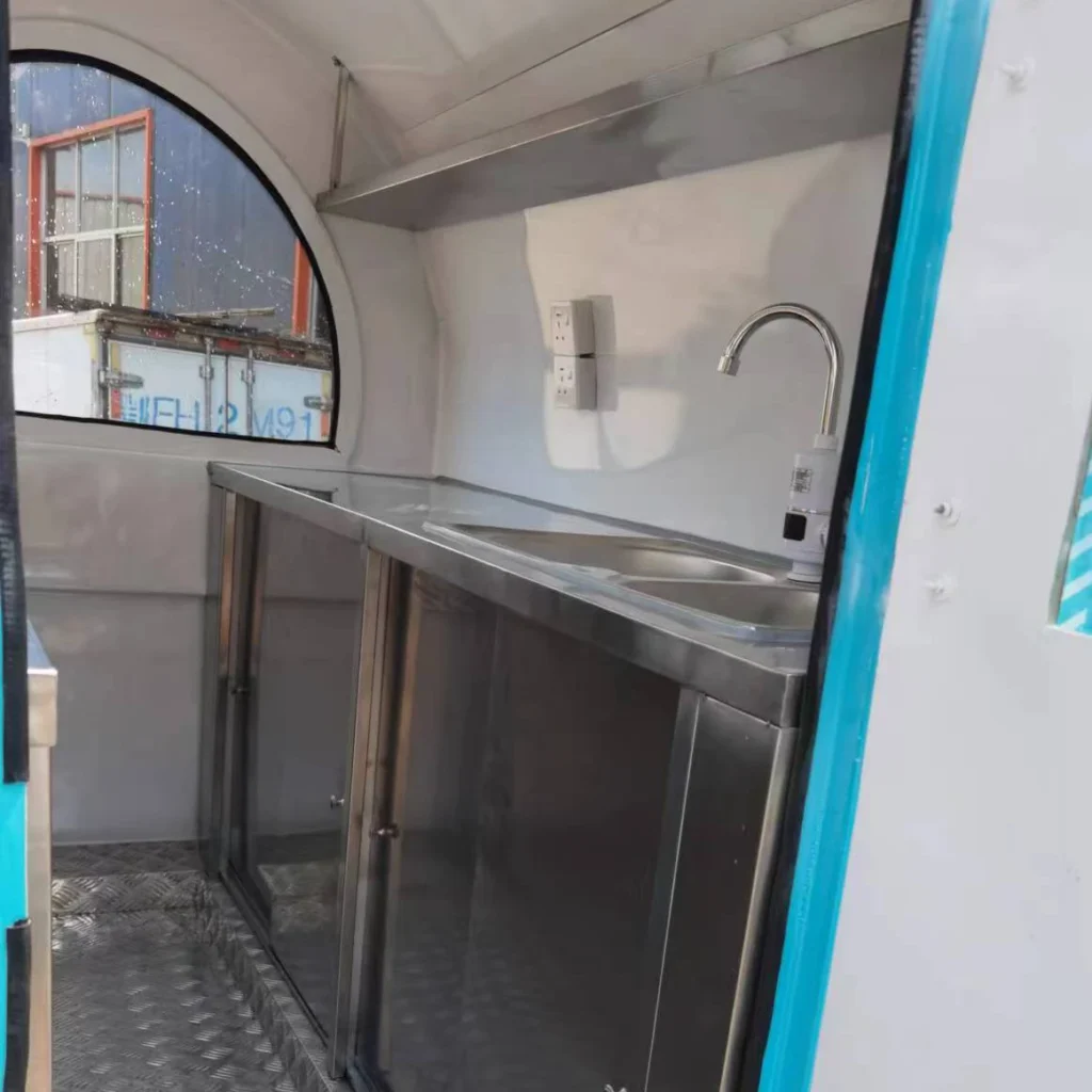 puff mini food trailer Internal Display 1