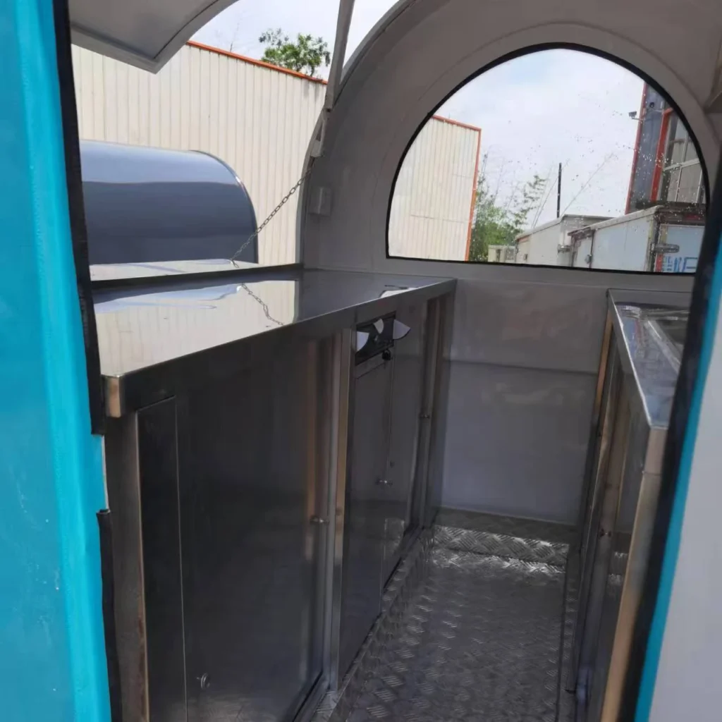 puff mini food trailer Internal Display